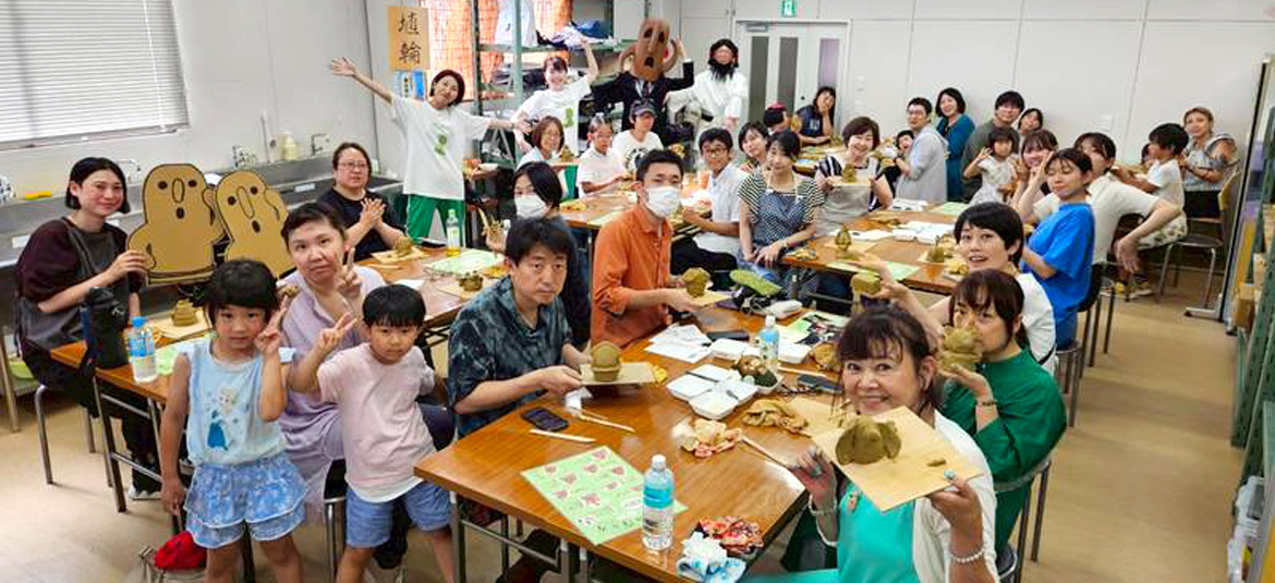 昨年の埴輪づくりの様子