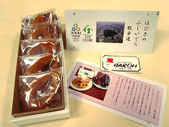 写真：無花果と葡萄の焼菓子