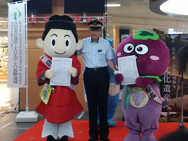 写真：イベントの様子　まなりくん、つぶたん、阿部野橋駅長