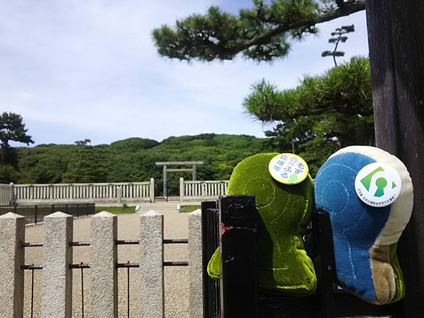 写真：仁徳天皇陵古墳と古墳クッション