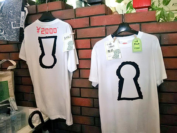 写真：カフェイロハ　古墳Tシャツ