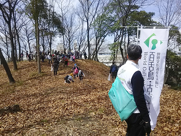 写真：第9回ウォーク&クリーン　古市古墳群を訪ね、守る　の様子