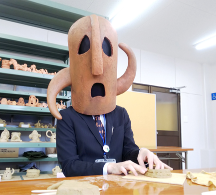 ハニワ部長が埴輪づくり