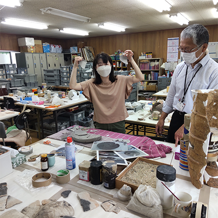 昨年の土器接合体験の様子