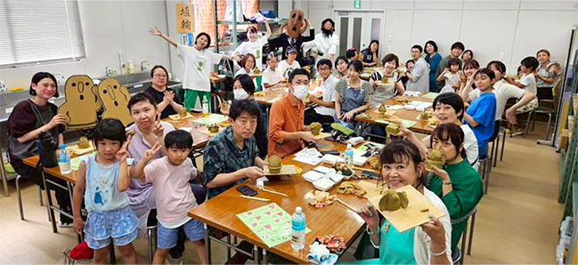 昨年の埴輪づくりの様子
